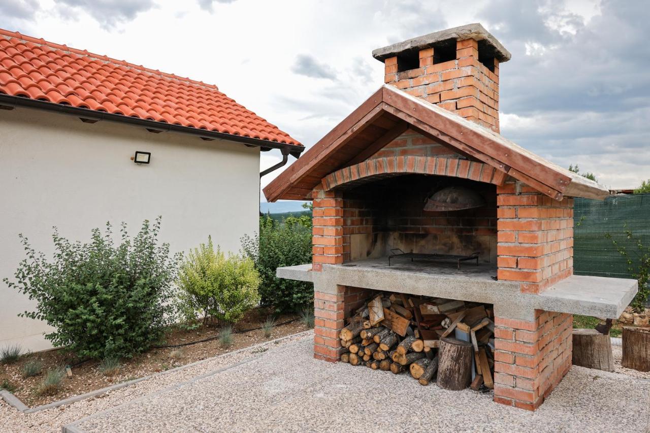 Villa Ena With Pool & Jacuzzi Donji Kasic Exterior foto
