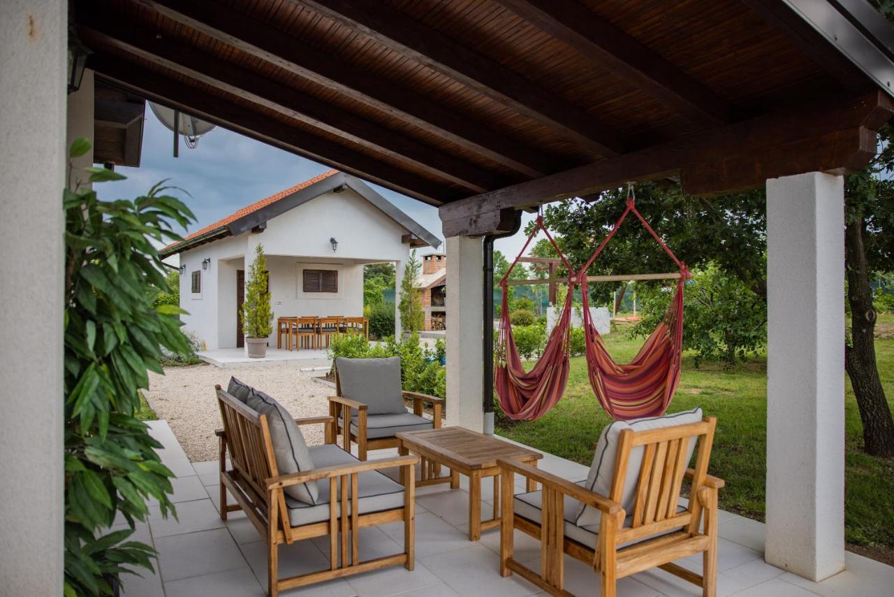Villa Ena With Pool & Jacuzzi Donji Kasic Exterior foto