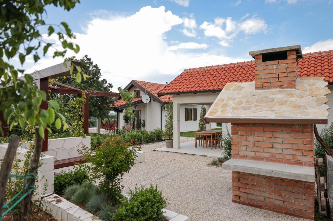 Villa Ena With Pool & Jacuzzi Donji Kasic Exterior foto