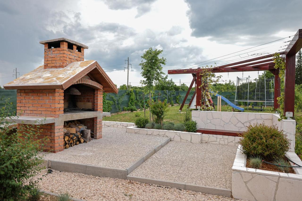 Villa Ena With Pool & Jacuzzi Donji Kasic Exterior foto