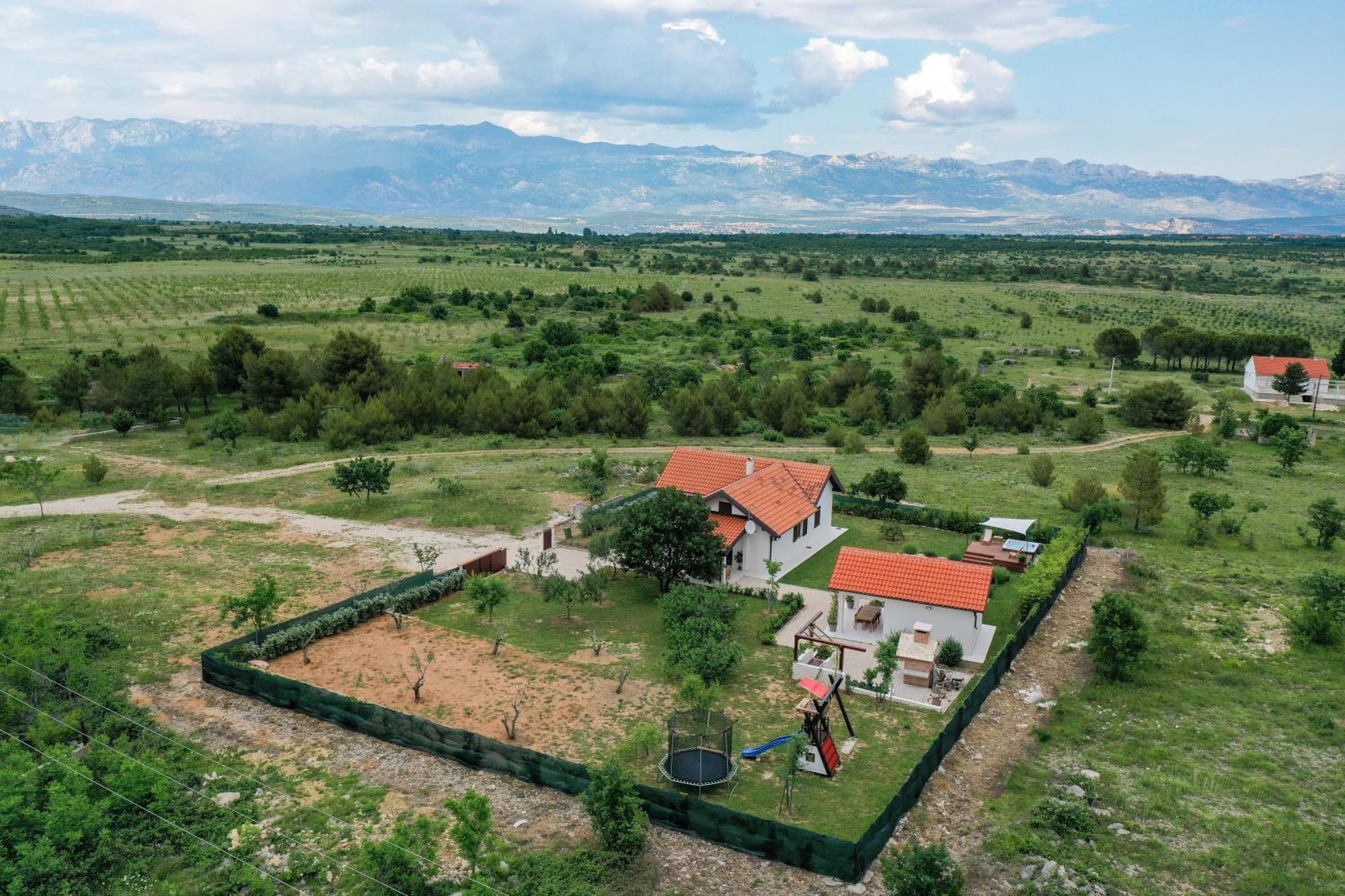 Villa Ena With Pool & Jacuzzi Donji Kasic Exterior foto